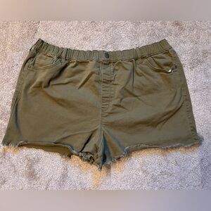 Sonoma Women's Cargo Shorts in Olive